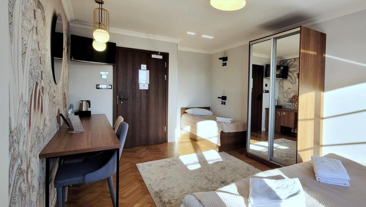 Forrest Apartments & Hostel Гданьск Экстерьер фото